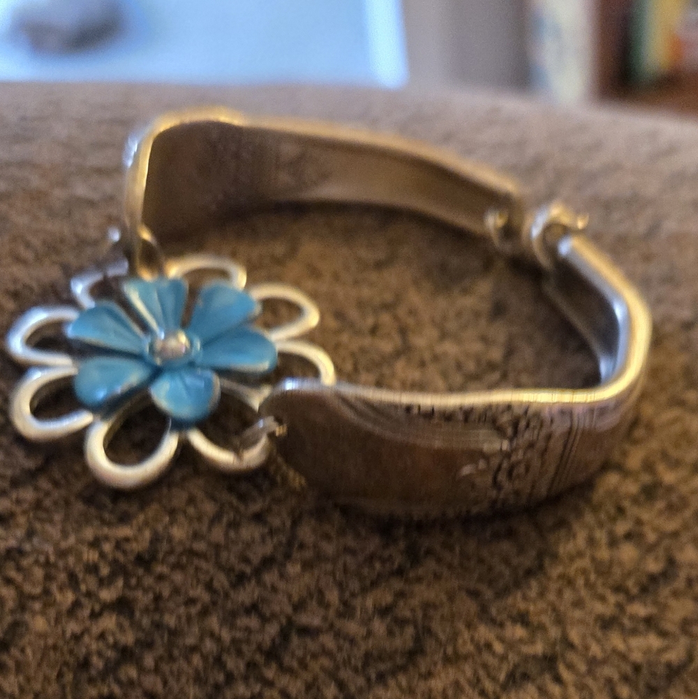 Vintage Silverware Bracelet With Flower Charm - Picture 4 of 7